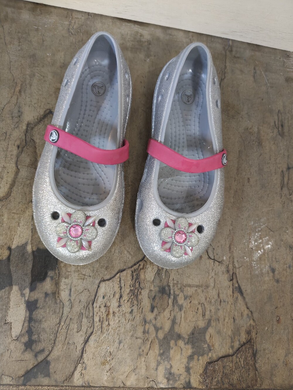 Discontinued Keeley CROCS Kids Glitter Springtime Flats, Silver with Pink Strap